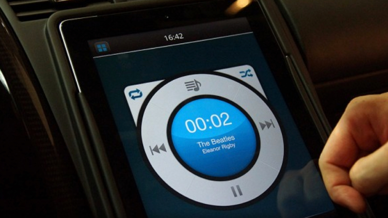 Illustration for article titled Audi's Electric R8 Concept Uses An iPad In Ways Other Cars Wish They Could